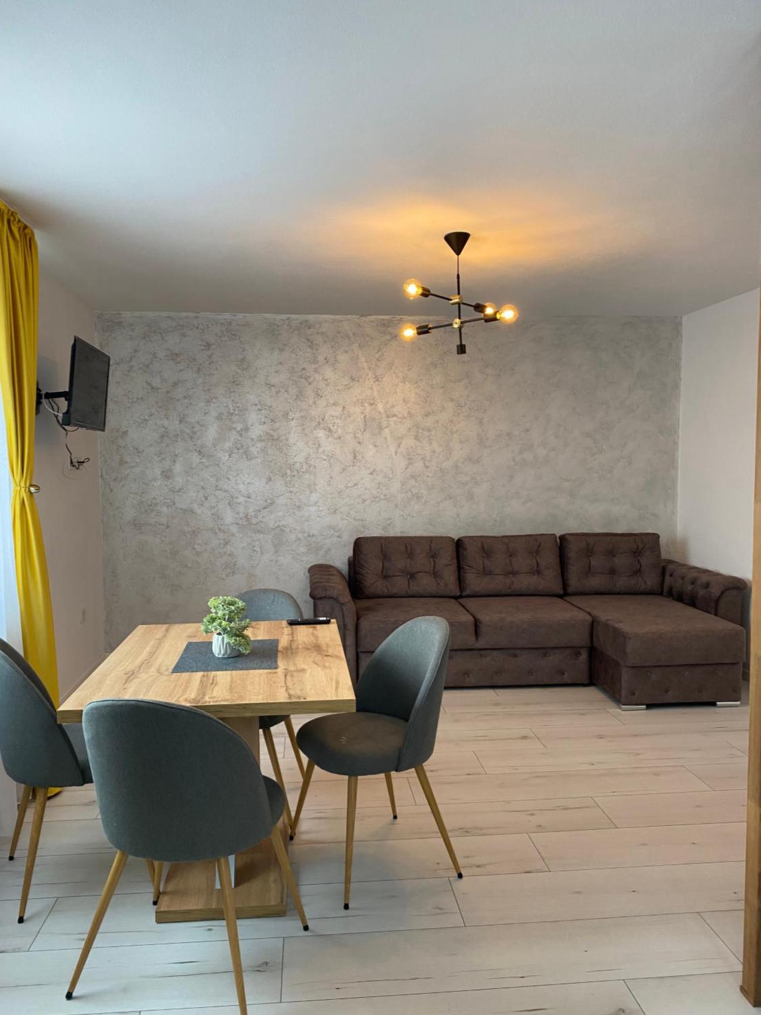 Wonderland Apartment Bistriţa Exterior foto